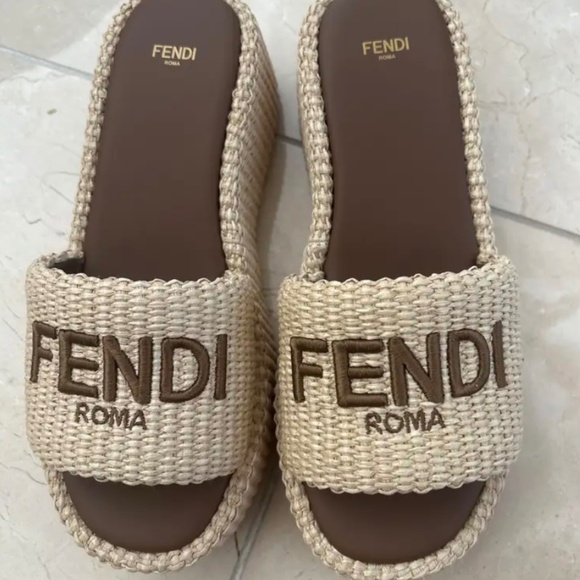 FENDI Fendi Sunshine Natural Raffia Flatform Slides - Picture 1 of 6